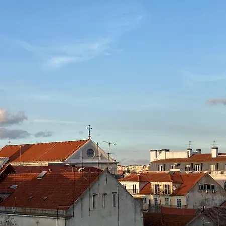 Guestready - Rare Terrace Apt, Historic Center Lisbon