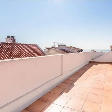 Guestready - Rare Terrace Apt, Historic Center Lisbon