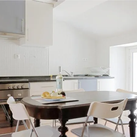 Guestready - Rare Terrace Apt, Historic Center Lisbon
